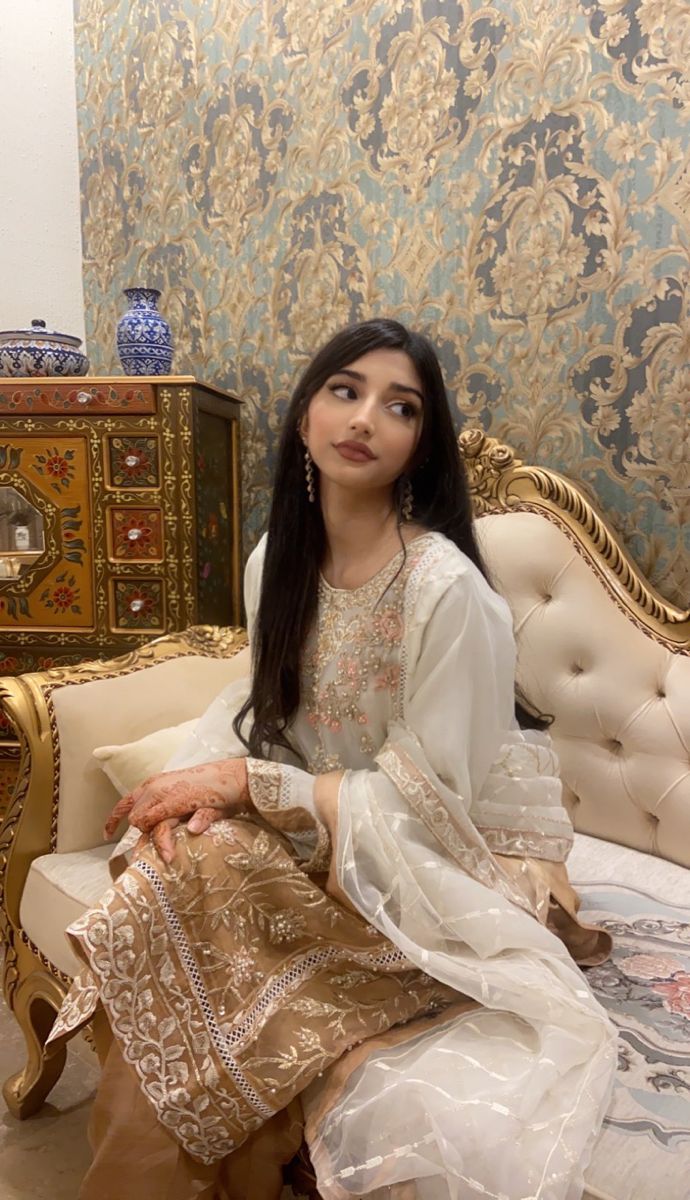 Ayesha Khan 